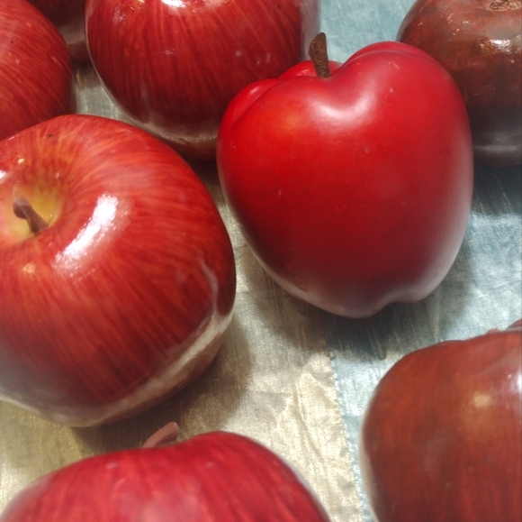 Wooden (?) Apples - Picture 3 of 6
